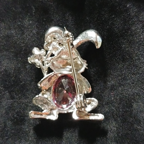 crystal bunny pin - Picture 3 of 4